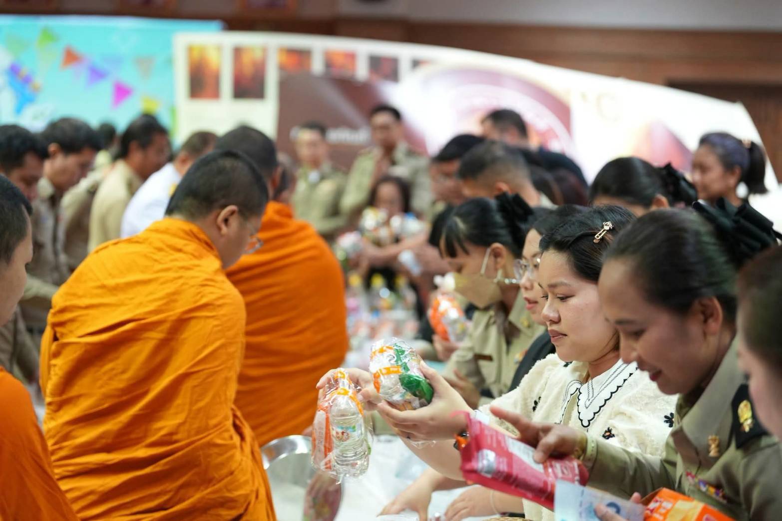 กองวิชาการและพัฒนานวัตกรรมราชทัณฑ์เข้าร่วมกิจกรรมทำบุญตักบาตรทักษิณานุปทาน (ปัณรสมวาร) อุทิศถวายเป็นพระกุศลแด่สมเด็จพระเจ้าลูกเธอ เจ้าฟ้าพัชรกิติยาภา นเรนทิราเทพยวดี กรมหลวงราชสาริณีสิริพัชร มหาวัชรราชธิดา 97509 0