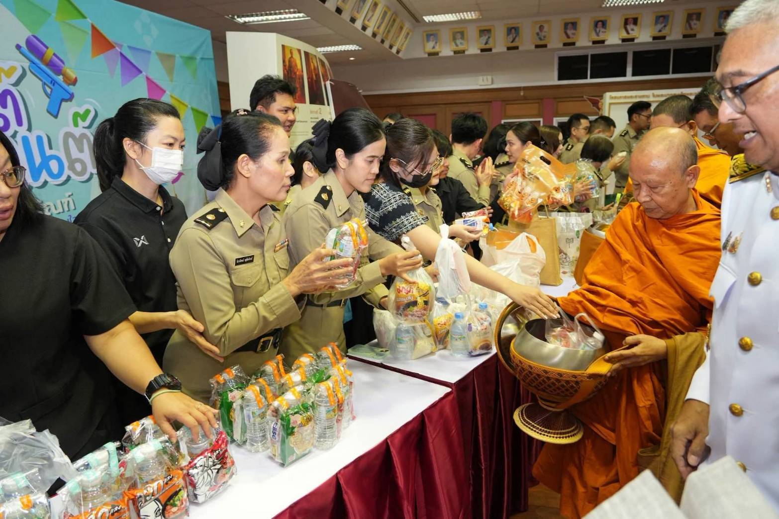 กองวิชาการและพัฒนานวัตกรรมราชทัณฑ์เข้าร่วมกิจกรรมทำบุญตักบาตรทักษิณานุปทาน (ปัณรสมวาร) อุทิศถวายเป็นพระกุศลแด่สมเด็จพระเจ้าลูกเธอ เจ้าฟ้าพัชรกิติยาภา นเรนทิราเทพยวดี กรมหลวงราชสาริณีสิริพัชร มหาวัชรราชธิดา 97510 0