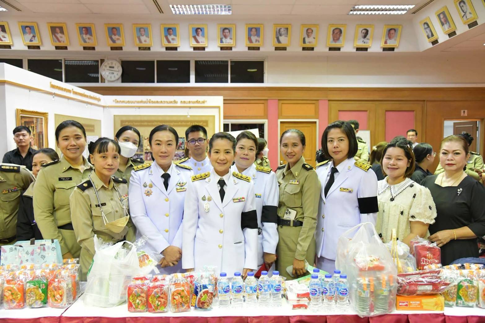 กองวิชาการและพัฒนานวัตกรรมราชทัณฑ์เข้าร่วมกิจกรรมทำบุญตักบาตรทักษิณานุปทาน (ปัณรสมวาร) อุทิศถวายเป็นพระกุศลแด่สมเด็จพระเจ้าลูกเธอ เจ้าฟ้าพัชรกิติยาภา นเรนทิราเทพยวดี กรมหลวงราชสาริณีสิริพัชร มหาวัชรราชธิดา 97513 0