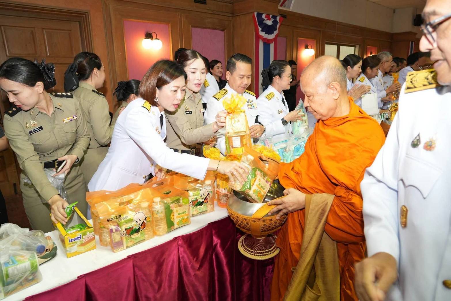 กองวิชาการและพัฒนานวัตกรรมราชทัณฑ์เข้าร่วมกิจกรรมทำบุญตักบาตรทักษิณานุปทาน (ปัณรสมวาร) อุทิศถวายเป็นพระกุศลแด่สมเด็จพระเจ้าลูกเธอ เจ้าฟ้าพัชรกิติยาภา นเรนทิราเทพยวดี กรมหลวงราชสาริณีสิริพัชร มหาวัชรราชธิดา 97514 0