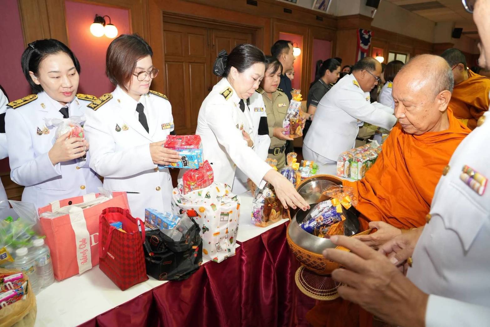 กองวิชาการและพัฒนานวัตกรรมราชทัณฑ์เข้าร่วมกิจกรรมทำบุญตักบาตรทักษิณานุปทาน (ปัณรสมวาร) อุทิศถวายเป็นพระกุศลแด่สมเด็จพระเจ้าลูกเธอ เจ้าฟ้าพัชรกิติยาภา นเรนทิราเทพยวดี กรมหลวงราชสาริณีสิริพัชร มหาวัชรราชธิดา 97516 0
