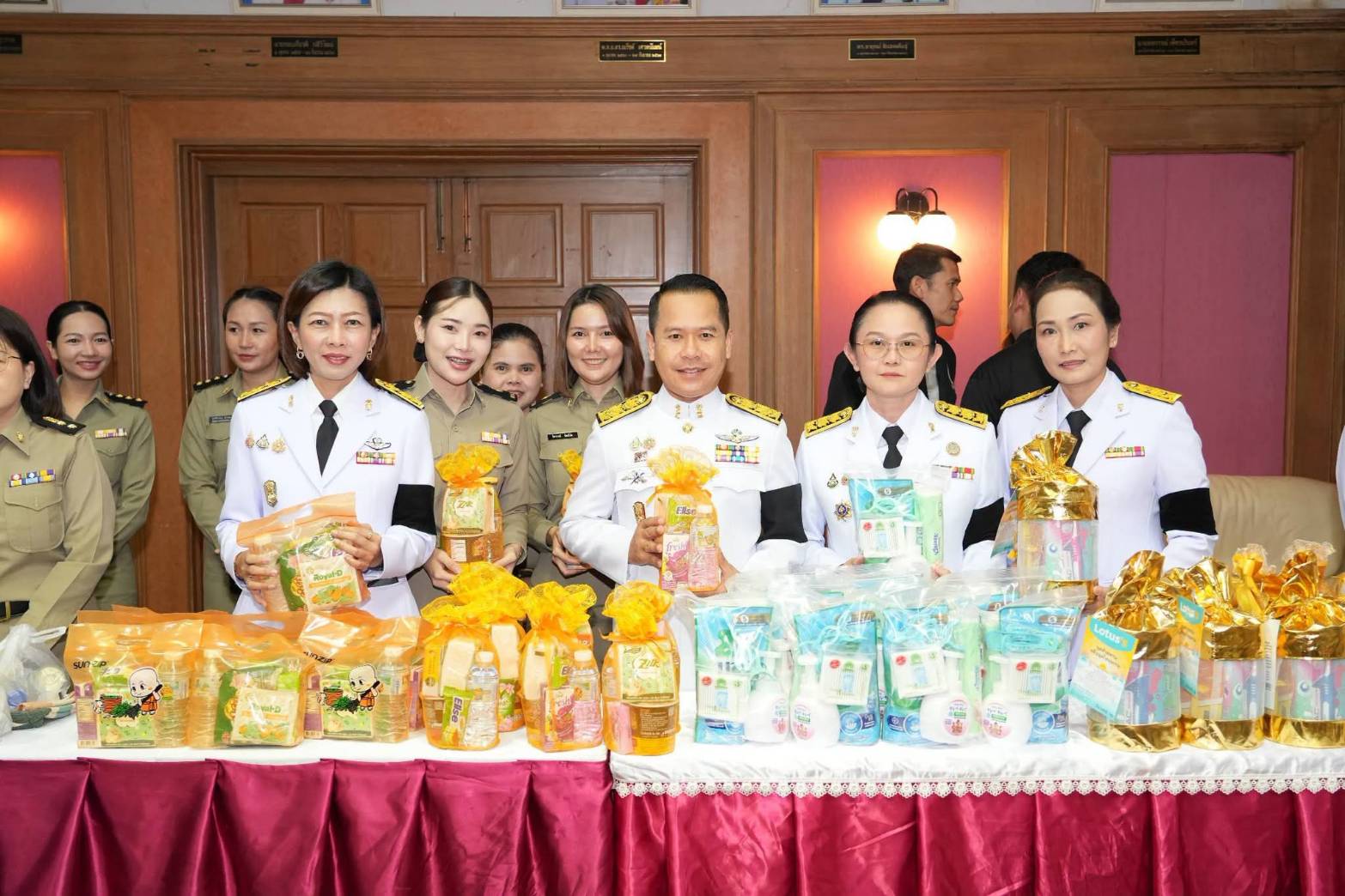 กองวิชาการและพัฒนานวัตกรรมราชทัณฑ์เข้าร่วมกิจกรรมทำบุญตักบาตรทักษิณานุปทาน (ปัณรสมวาร) อุทิศถวายเป็นพระกุศลแด่สมเด็จพระเจ้าลูกเธอ เจ้าฟ้าพัชรกิติยาภา นเรนทิราเทพยวดี กรมหลวงราชสาริณีสิริพัชร มหาวัชรราชธิดา 97518 0