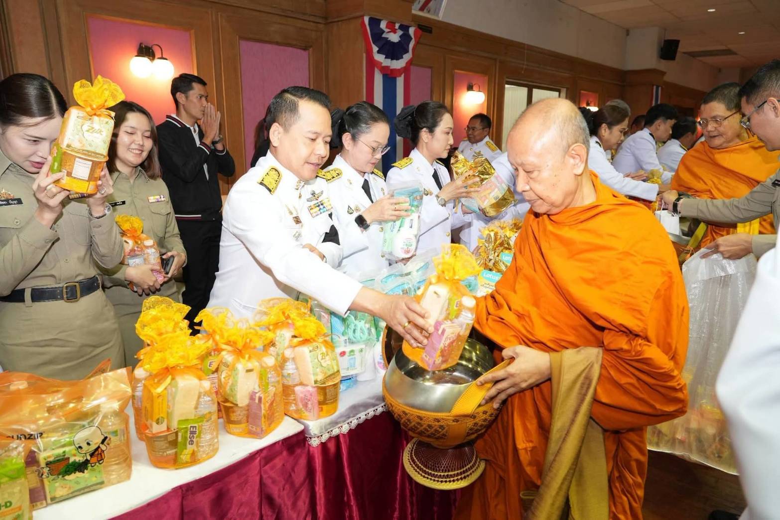 กองวิชาการและพัฒนานวัตกรรมราชทัณฑ์เข้าร่วมกิจกรรมทำบุญตักบาตรทักษิณานุปทาน (ปัณรสมวาร) อุทิศถวายเป็นพระกุศลแด่สมเด็จพระเจ้าลูกเธอ เจ้าฟ้าพัชรกิติยาภา นเรนทิราเทพยวดี กรมหลวงราชสาริณีสิริพัชร มหาวัชรราชธิดา 97521 0