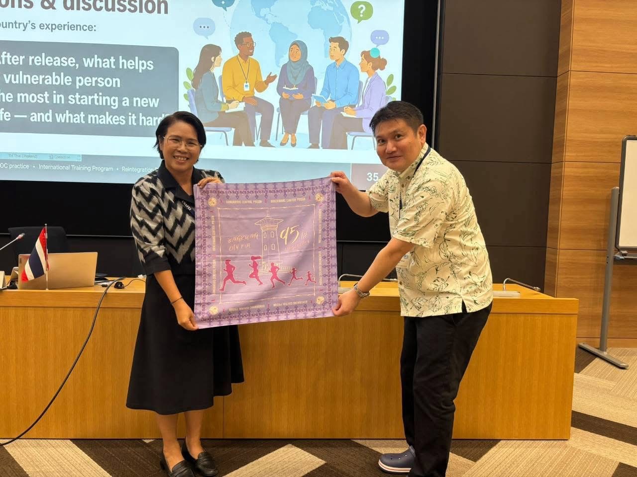 กองวิชาการและพัฒนานวัตกรรมราชทัณฑ์ เข้าร่วมประชุมและเป็นวิทยากรบรรยาย เรื่อง "การสนับสนุนและการประสานงานเพื่อการกลับคืนสู่สังคมของผู้ต้องขังกลุ่มเปราะบาง" : Support and coordination for the reintegration of vulnerable inmates. ณ กรุงโตเกียว ประเทศญี่ปุ่น img 0860