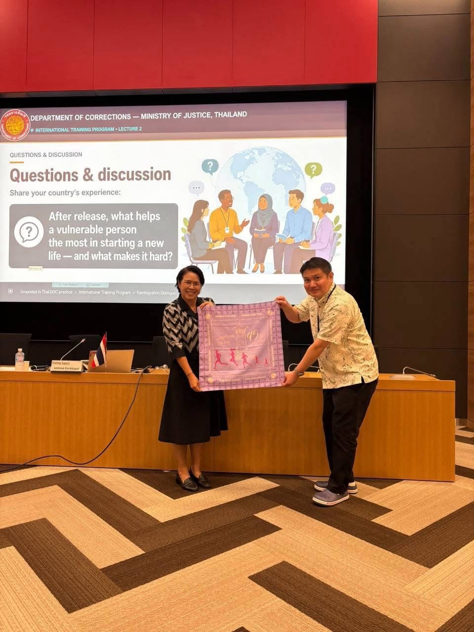 กองวิชาการและพัฒนานวัตกรรมราชทัณฑ์ เข้าร่วมประชุมและเป็นวิทยากรบรรยาย เรื่อง "การสนับสนุนและการประสานงานเพื่อการกลับคืนสู่สังคมของผู้ต้องขังกลุ่มเปราะบาง" : Support and coordination for the reintegration of vulnerable inmates. ณ กรุงโตเกียว ประเทศญี่ปุ่น img 0865