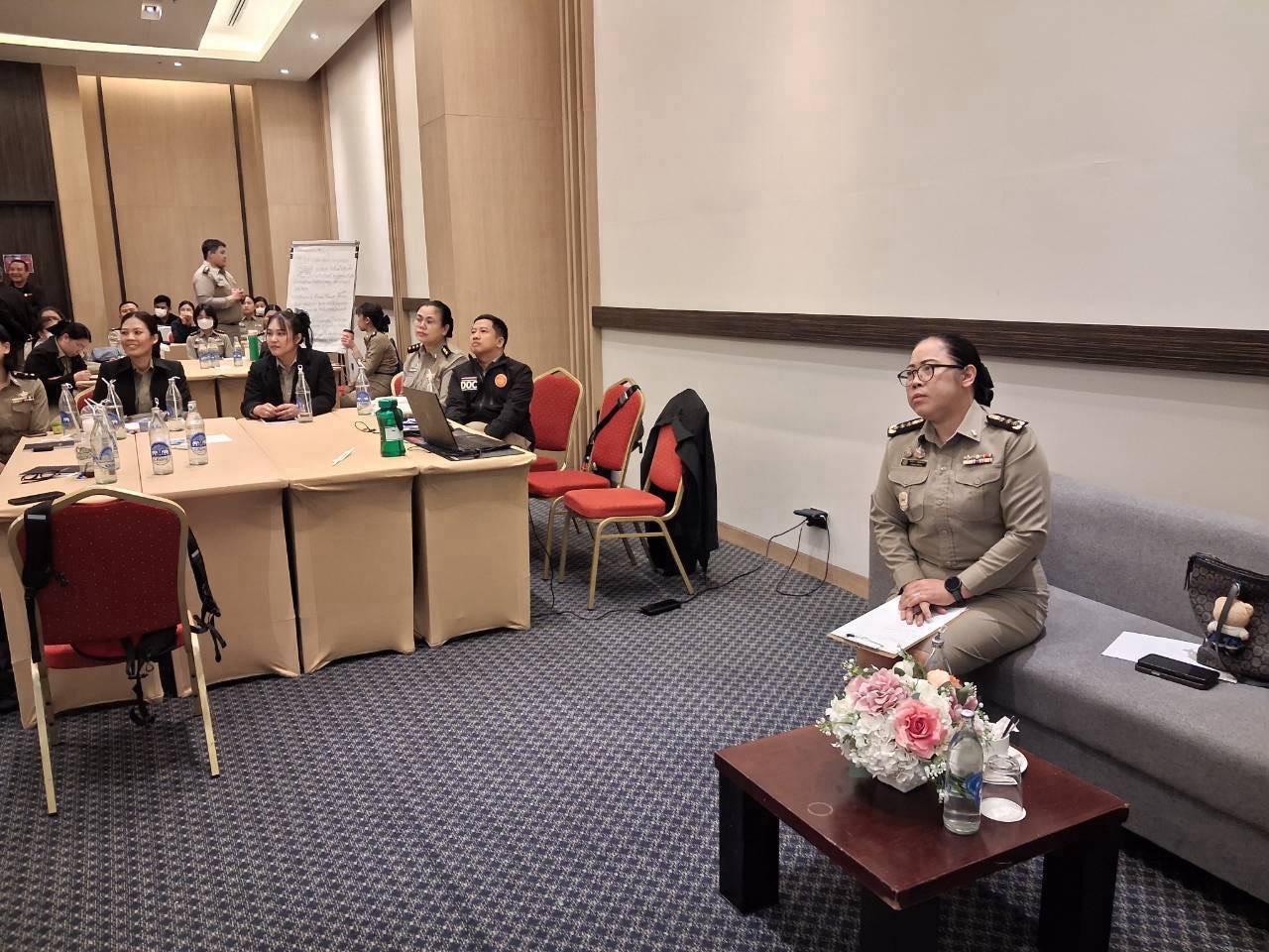 กองวิชาการและพัฒนานวัตกรรมราชทัณฑ์ร่วมเป็นวิทยากรบรรยายถ่ายทอดความรู้ในหัวข้อวิชา "การวิเคราะห์การนำแนวทางในการปฏิบัติต่อผู้ต้องขังตามมาตรฐานสากลในมุมมอง ของผู้ปฏิบัติงานไปสู่การปฏิบัติในเรือนจำและทัณฑสถาน" s 2015269 0