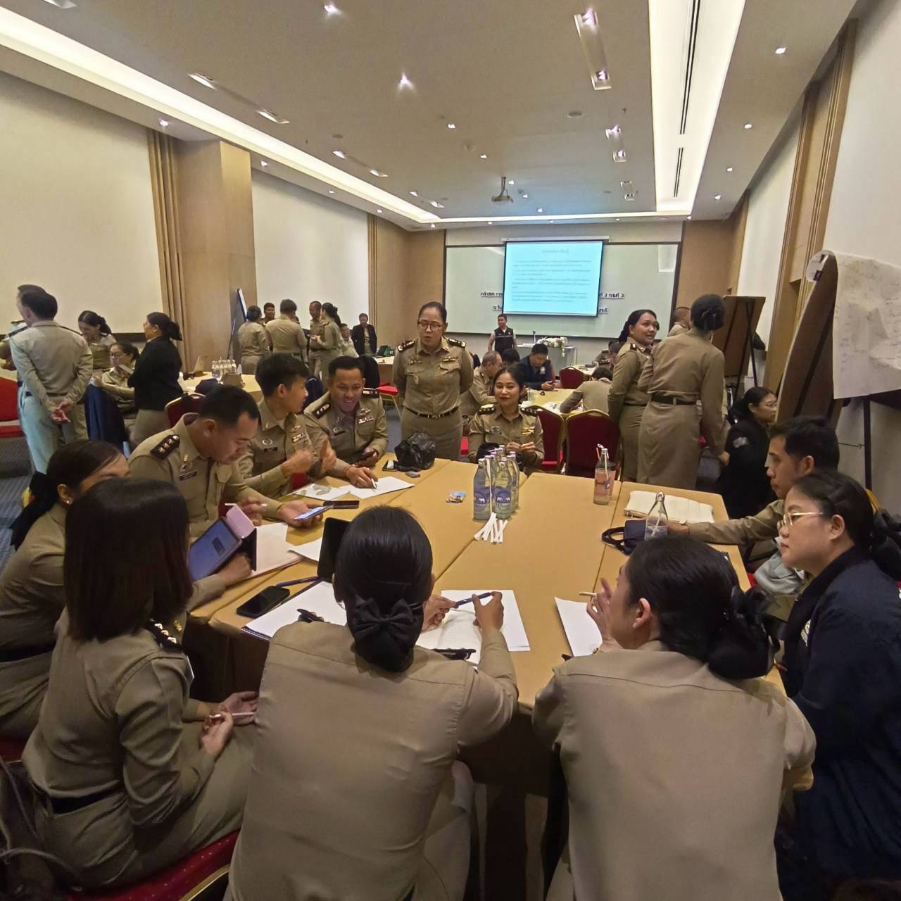 กองวิชาการและพัฒนานวัตกรรมราชทัณฑ์ร่วมเป็นวิทยากรบรรยายถ่ายทอดความรู้ในหัวข้อวิชา "การวิเคราะห์การนำแนวทางในการปฏิบัติต่อผู้ต้องขังตามมาตรฐานสากลในมุมมอง ของผู้ปฏิบัติงานไปสู่การปฏิบัติในเรือนจำและทัณฑสถาน" s 2015281 0