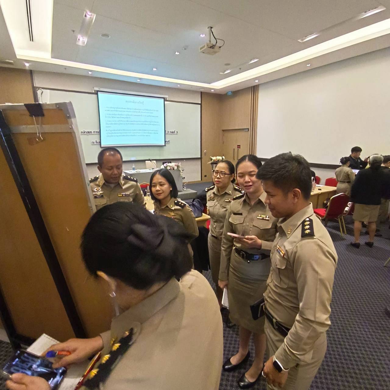 กองวิชาการและพัฒนานวัตกรรมราชทัณฑ์ร่วมเป็นวิทยากรบรรยายถ่ายทอดความรู้ในหัวข้อวิชา "การวิเคราะห์การนำแนวทางในการปฏิบัติต่อผู้ต้องขังตามมาตรฐานสากลในมุมมอง ของผู้ปฏิบัติงานไปสู่การปฏิบัติในเรือนจำและทัณฑสถาน" s 2015282 0