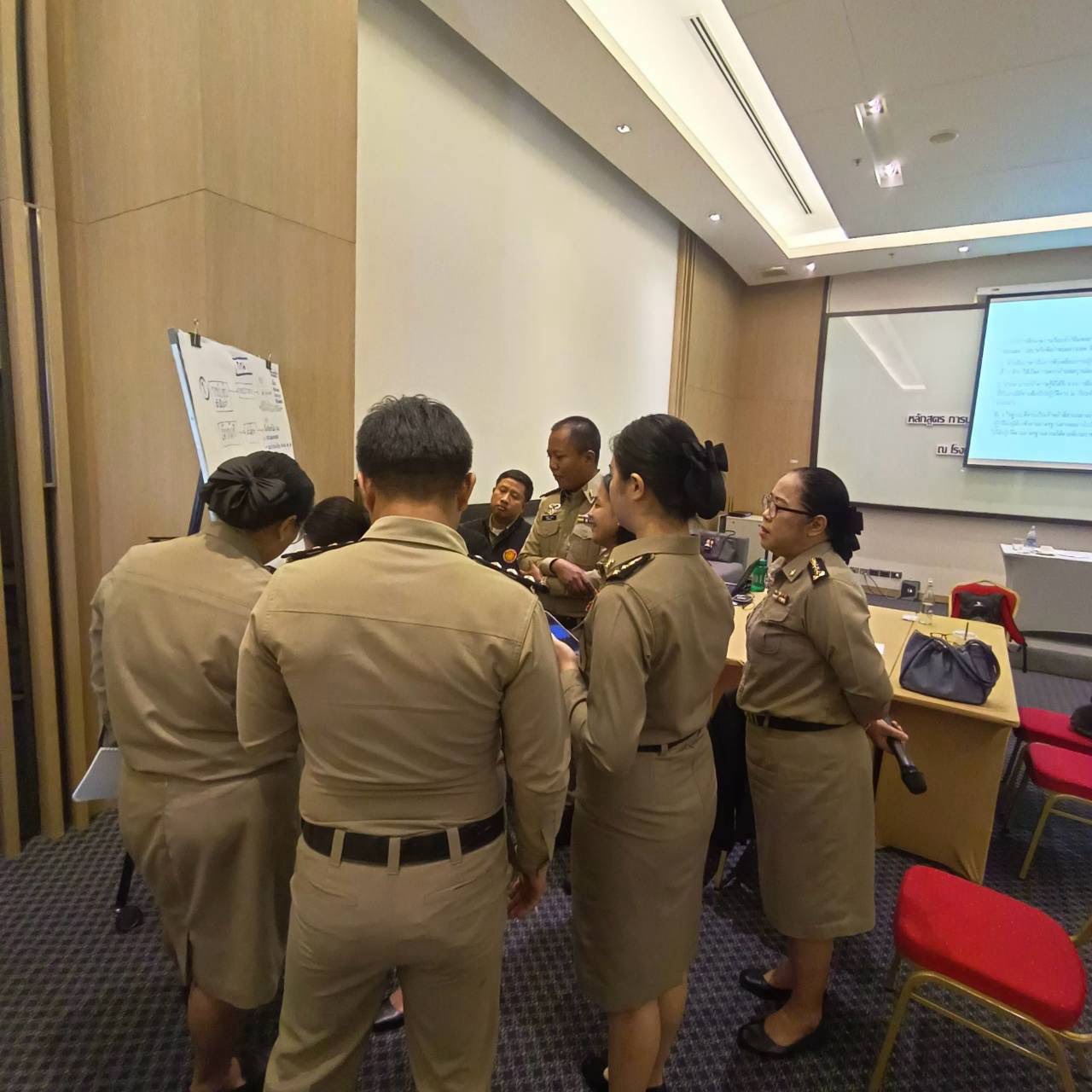 กองวิชาการและพัฒนานวัตกรรมราชทัณฑ์ร่วมเป็นวิทยากรบรรยายถ่ายทอดความรู้ในหัวข้อวิชา "การวิเคราะห์การนำแนวทางในการปฏิบัติต่อผู้ต้องขังตามมาตรฐานสากลในมุมมอง ของผู้ปฏิบัติงานไปสู่การปฏิบัติในเรือนจำและทัณฑสถาน" s 2015283 0