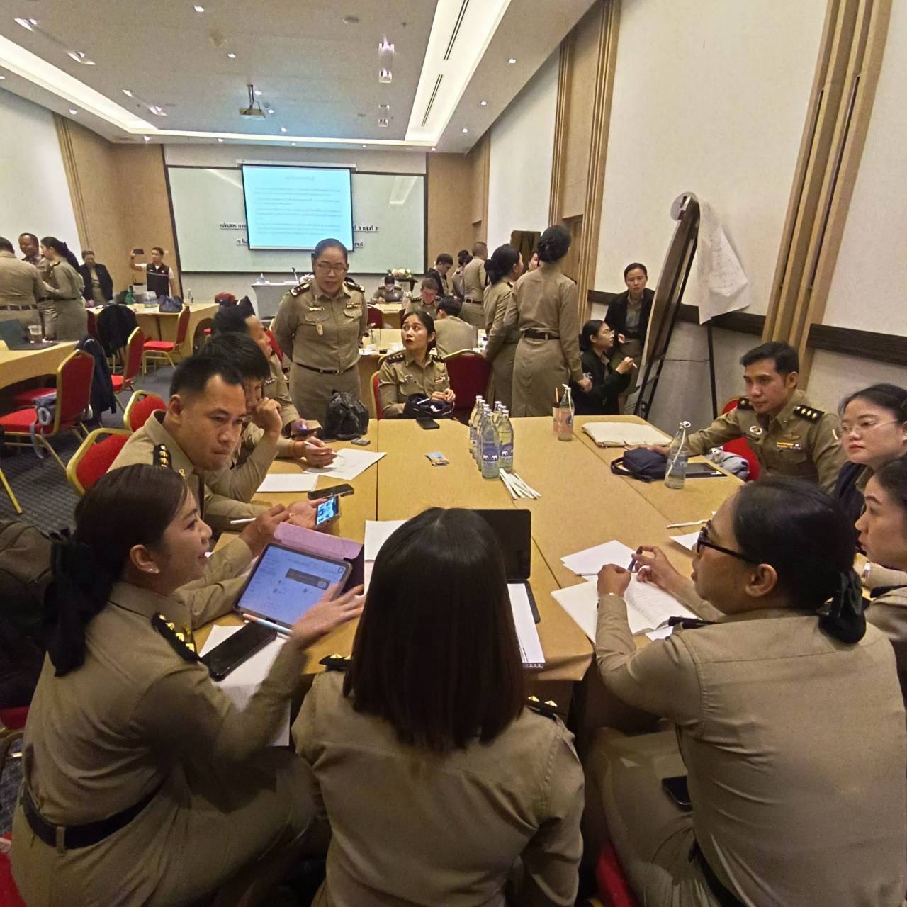 กองวิชาการและพัฒนานวัตกรรมราชทัณฑ์ร่วมเป็นวิทยากรบรรยายถ่ายทอดความรู้ในหัวข้อวิชา "การวิเคราะห์การนำแนวทางในการปฏิบัติต่อผู้ต้องขังตามมาตรฐานสากลในมุมมอง ของผู้ปฏิบัติงานไปสู่การปฏิบัติในเรือนจำและทัณฑสถาน" s 2015284 0