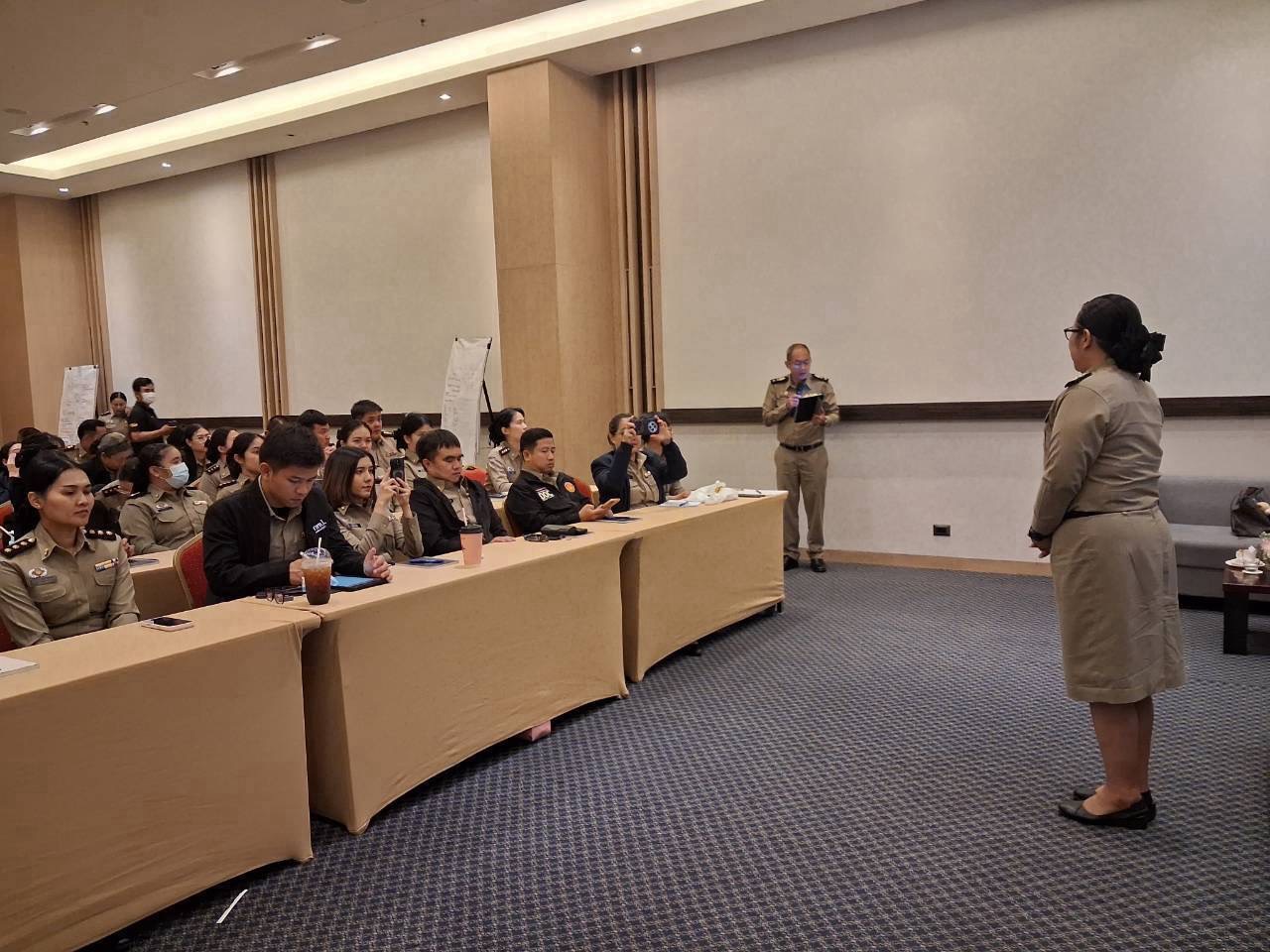 กองวิชาการและพัฒนานวัตกรรมราชทัณฑ์ร่วมเป็นวิทยากรบรรยายถ่ายทอดความรู้ในหัวข้อวิชา "การวิเคราะห์การนำแนวทางในการปฏิบัติต่อผู้ต้องขังตามมาตรฐานสากลในมุมมอง ของผู้ปฏิบัติงานไปสู่การปฏิบัติในเรือนจำและทัณฑสถาน" s 2015292 0